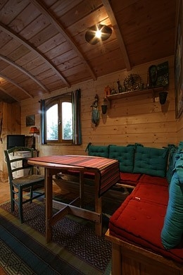 Banquette de la roulotte pouvant se transformer en deuxième lit d'appoint