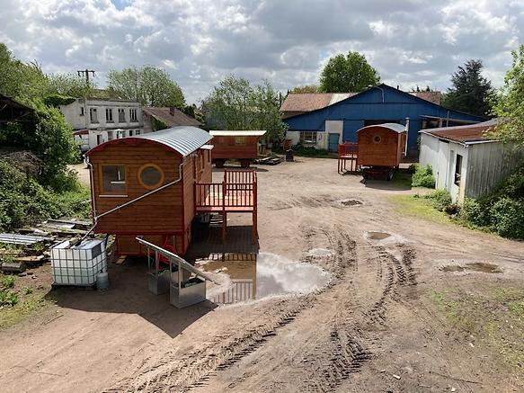 Photos de plusieurs roulottes. 