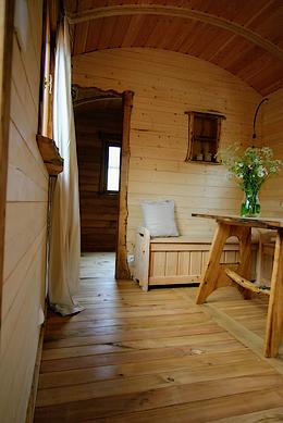 Plancher de la roulotte en Merisier.