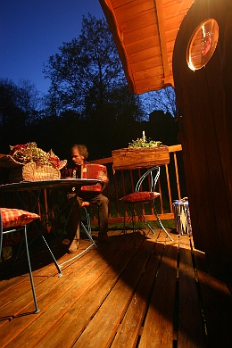 Terrasse extérieur avec lampe intégrées au plancher.