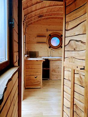 Roulotte près de Beaulieu sur Dordogne.