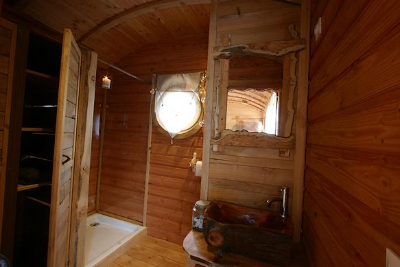 Roulotte qui va être habitée toute l'année dans la Creuse. 