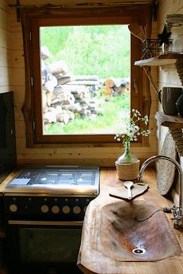 roulotte avec cuisine équipée autonome.