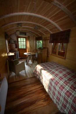 Plancher en Platane et en Merisier avec le bardage en Epicéa.