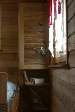 Rangement armoire de la chambre.