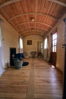 Roulotte autonome avec récupération de l'eau de pluie.