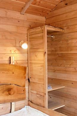 Roulotte près de la Voueize en Creuse.