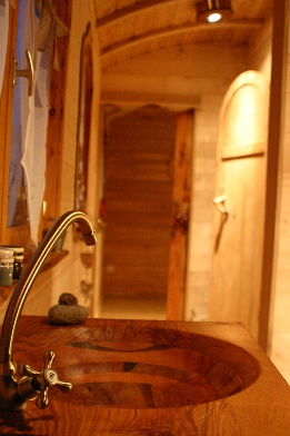 Evier en lamellé-collé.