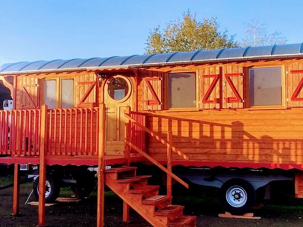 Roulotte près du lac de Feyt.