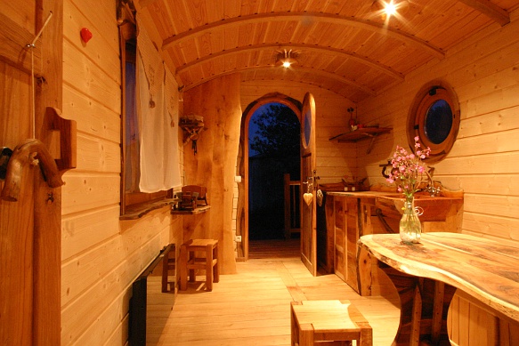 Roulotte avec radiateur électrique noir. 