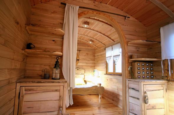 Roulotte raccordé au reseaux ou roulotte autonome, faîtes votre choix. 