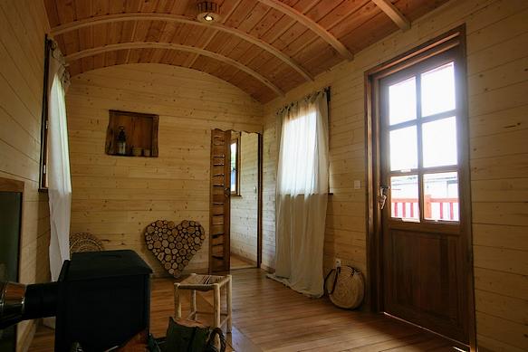 Roulotte solaire dans le Tarn sur le plateau de l'Aubrac.