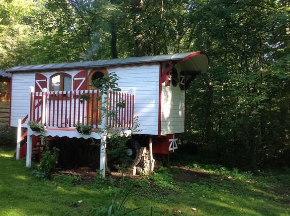 Roulotte spa en forêt.