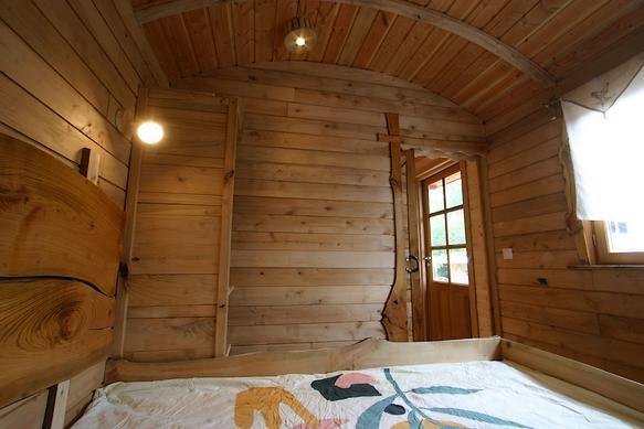 Roulotte près de la Vallée des peintres dans la Creuse . 