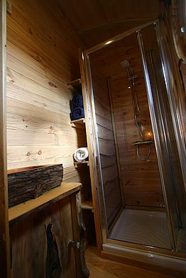 Roulotte pour deux personnes qui se situe dans le département du Vaucluse.